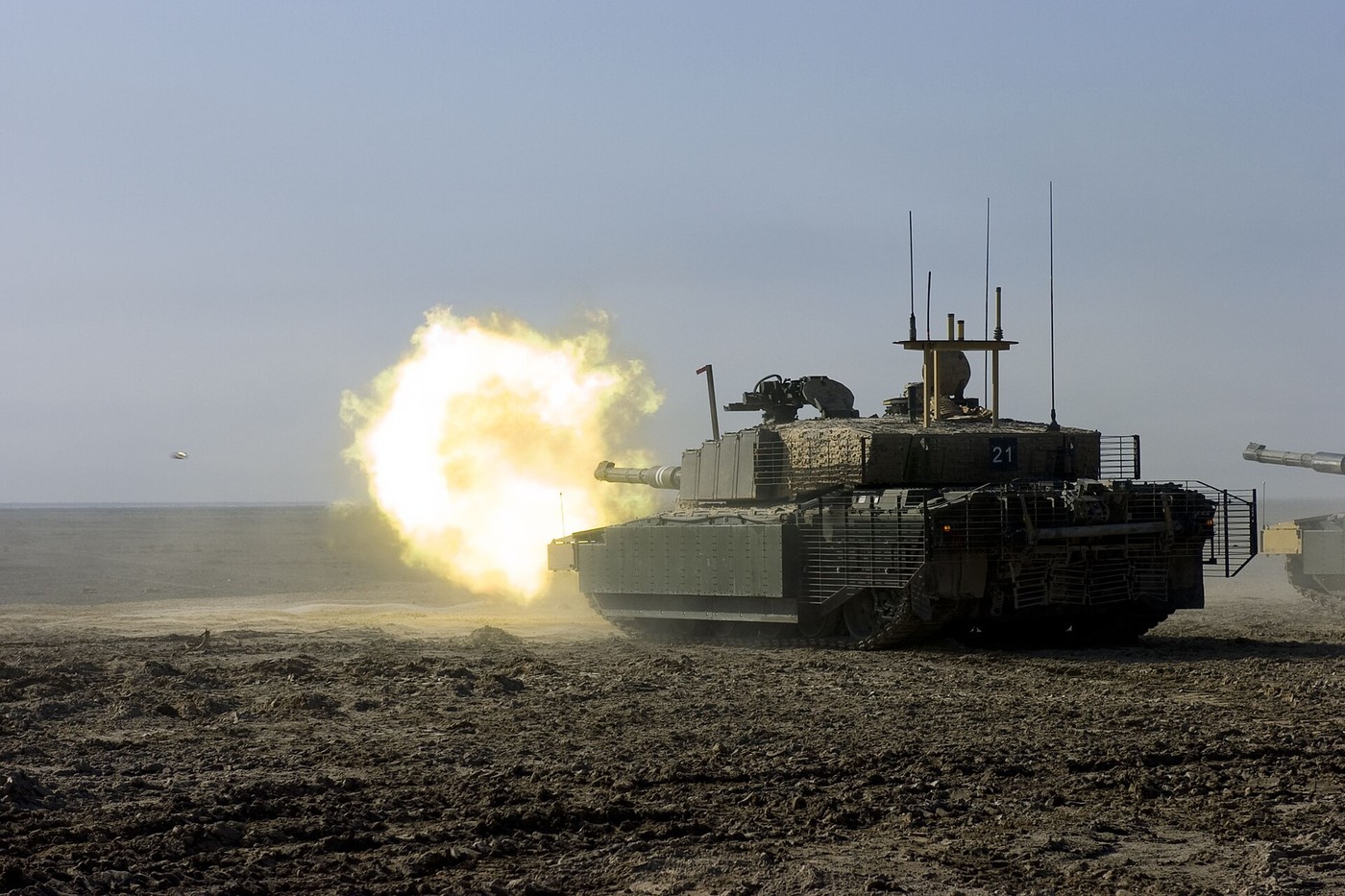 Challenger 2: британський основний бойовий танк, броня і 120-мм гармата
