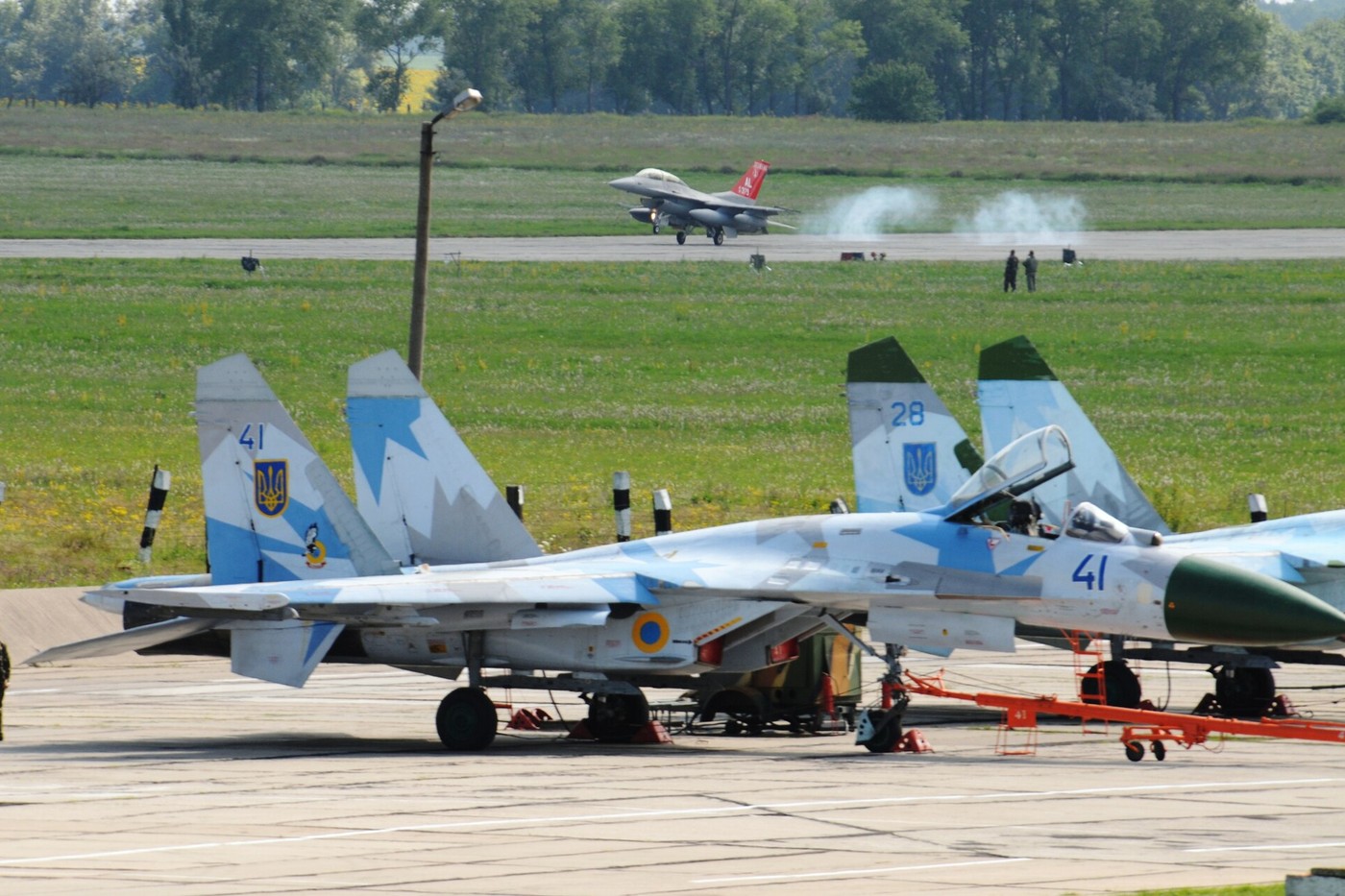 Су-27: важкий винищувач, дальність і система керування озброєнням