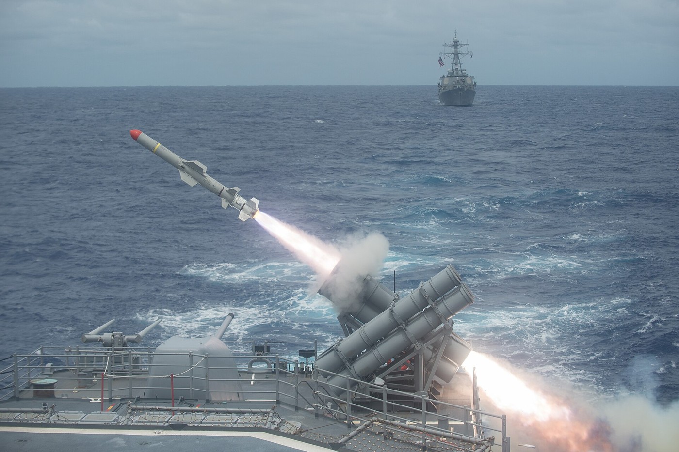 Harpoon: протикорабельна ракета, профіль польоту і берегове застосування